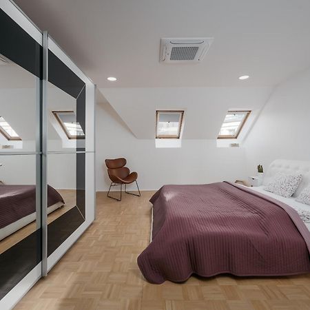 Dot 3 Bdr Apartment With Tyn Cathedral View & Ac Prag Exterior foto