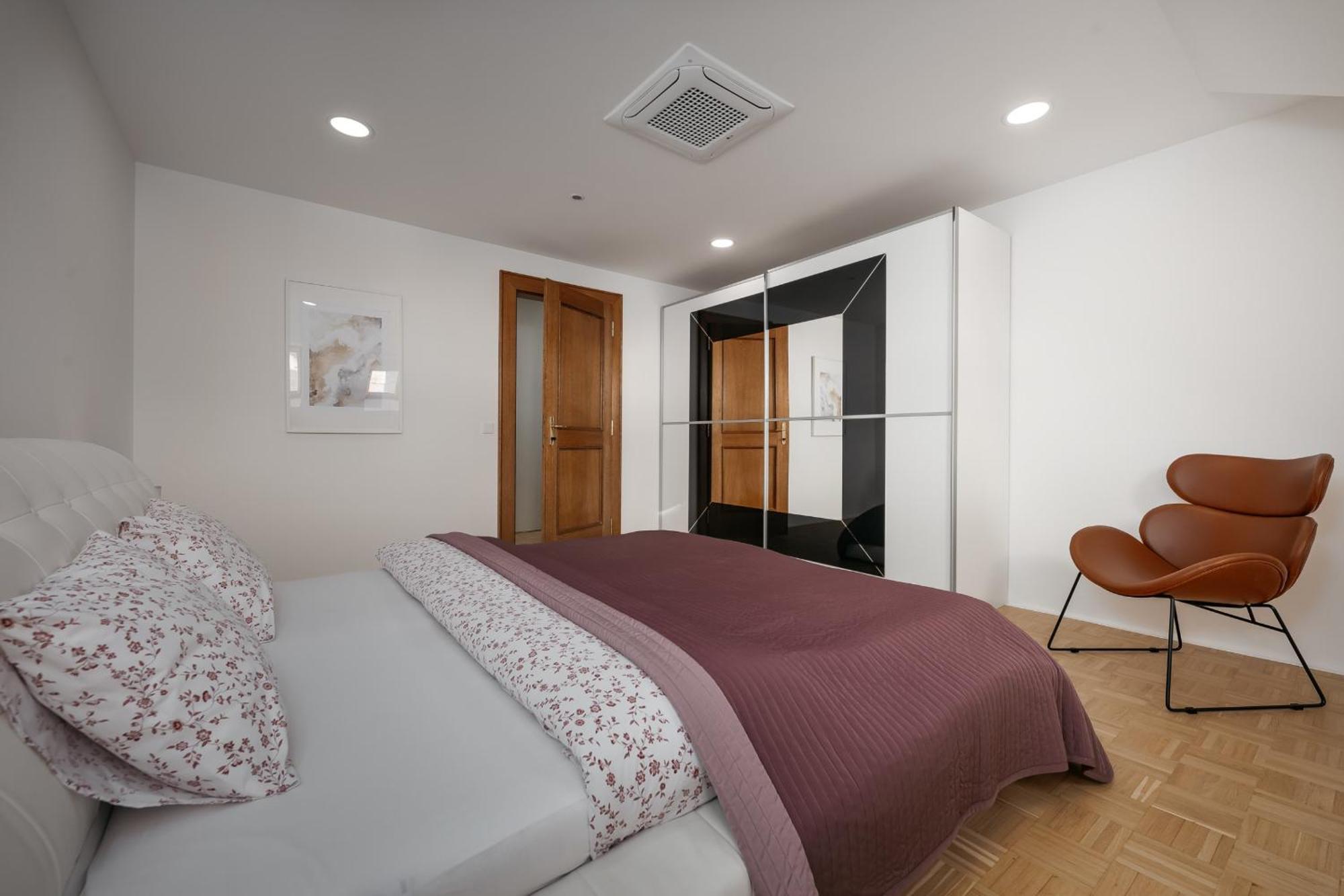 Dot 3 Bdr Apartment With Tyn Cathedral View & Ac Prag Exterior foto